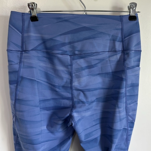 LIKE NEW UNIQLO LEGGINGS W/side pockets - Picture 2 of 6